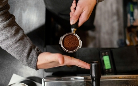 Vì Sao Cà Phê Pha Máy Được Ưa Chuộng Trong Các Mô Hình Cà Phê Hiện Đại?
